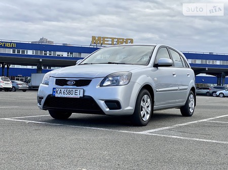 KIA Rio 2010  випуску Київ з двигуном 1.4 л бензин хэтчбек механіка за 6800 долл. 