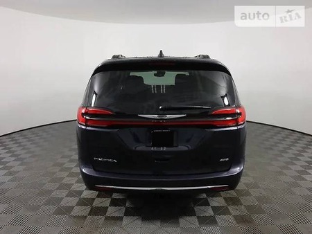 Chrysler Pacifica 2021  випуску Київ з двигуном 3.5 л бензин мінівен автомат за 62081 долл. 