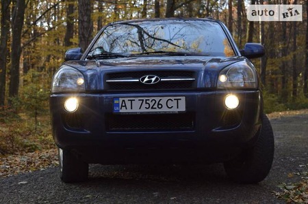 Hyundai Tucson 2004  випуску Івано-Франківськ з двигуном 2 л бензин позашляховик механіка за 7100 долл. 