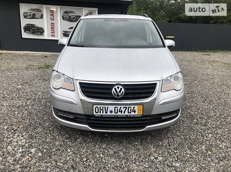 Volkswagen Touran 2009  випуску Тернопіль з двигуном 1.9 л дизель мінівен механіка за 8600 долл. 