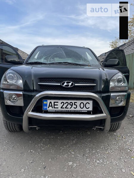 Hyundai Tucson 2006  випуску Дніпро з двигуном 2.7 л  позашляховик автомат за 8000 долл. 