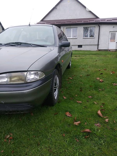 Ford Mondeo 1993  випуску Львів з двигуном 1.6 л бензин седан механіка за 2650 долл. 