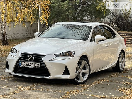 Lexus IS 200t 2017  випуску Київ з двигуном 2 л бензин седан автомат за 21500 долл. 