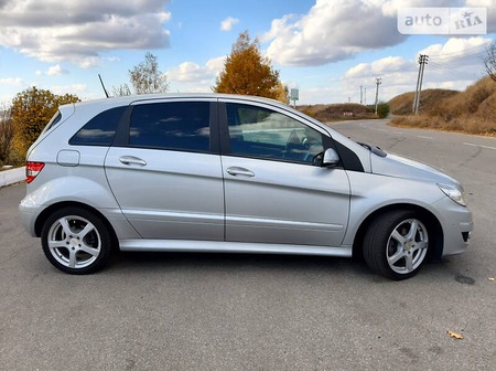 Mercedes-Benz B 180 2010  випуску Львів з двигуном 1.7 л бензин хэтчбек автомат за 9400 долл. 