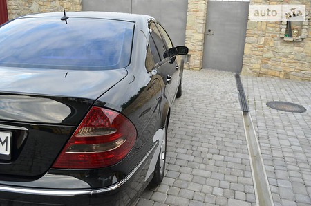 Mercedes-Benz E 180 2004  випуску Хмельницький з двигуном 1.8 л бензин седан автомат за 8500 долл. 
