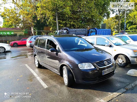 Volkswagen Touran 2003  випуску Одеса з двигуном 1.9 л дизель універсал механіка за 6700 долл. 