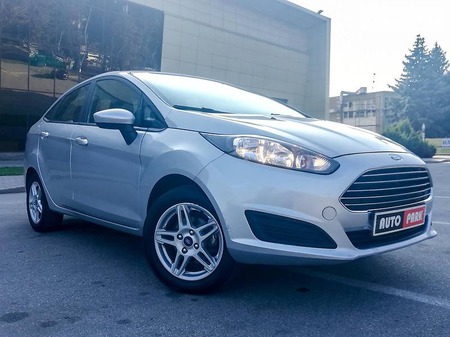 Ford Fiesta 2019  випуску Запоріжжя з двигуном 1.6 л бензин седан автомат за 9990 долл. 