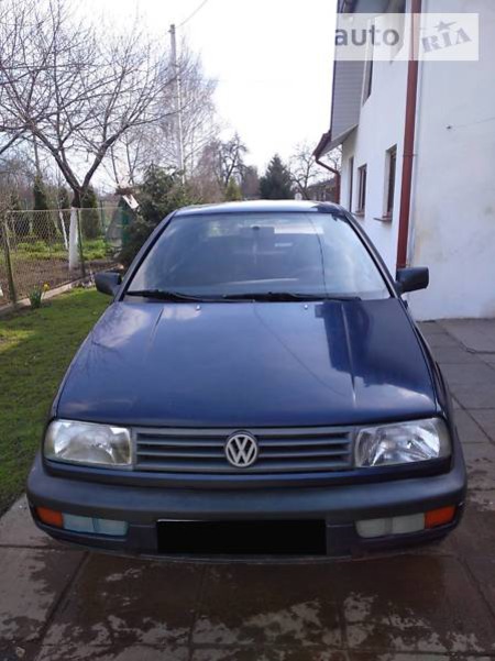 Volkswagen Vento 1995  випуску Львів з двигуном 1.9 л дизель седан механіка за 3300 долл. 