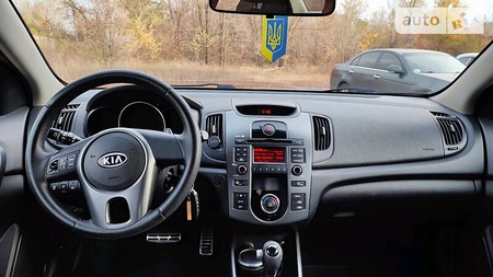 KIA Cerato 2011  випуску Донецьк з двигуном 1.6 л бензин седан автомат за 10000 долл. 