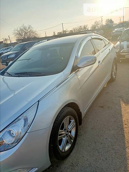 Hyundai Sonata 2013  випуску Миколаїв з двигуном 2 л газ седан автомат за 7700 долл. 