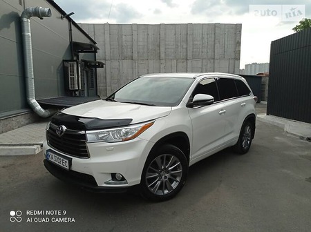 Toyota Highlander 2015  випуску Київ з двигуном 3.5 л бензин позашляховик автомат за 28200 долл. 