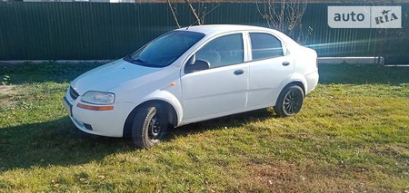 Chevrolet Aveo 2005  випуску Дніпро з двигуном 1.5 л бензин седан механіка за 2700 долл. 