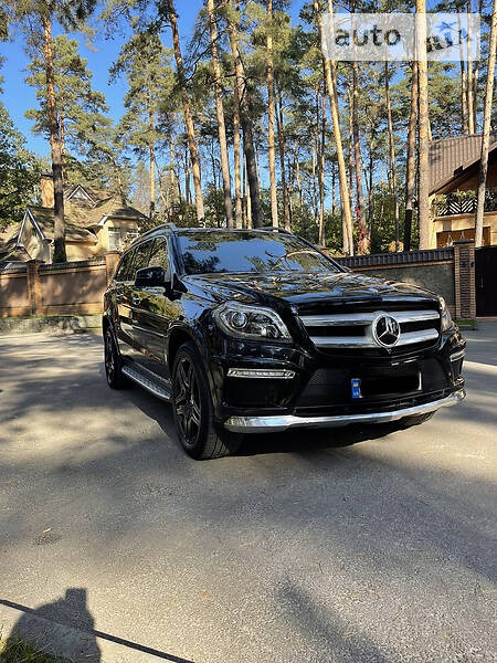 Mercedes-Benz GL 500 2015  випуску Київ з двигуном 4.7 л бензин позашляховик автомат за 39700 долл. 