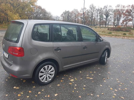 Volkswagen Touran 2010  випуску Тернопіль з двигуном 1.6 л дизель мінівен механіка за 9300 долл. 