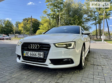 Audi A5 2012  випуску Дніпро з двигуном 2 л бензин седан автомат за 15999 долл. 