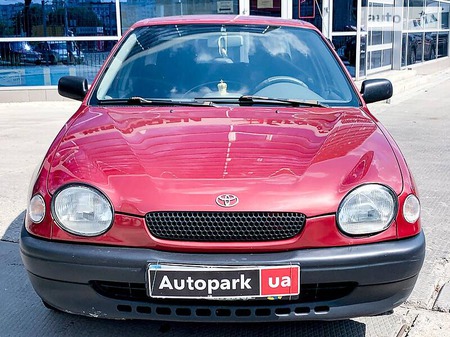 Toyota Corolla 1998  випуску Харків з двигуном 1.3 л бензин седан механіка за 3890 долл. 