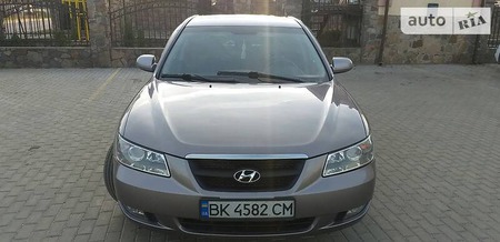 Hyundai Sonata 2006  випуску Рівне з двигуном 2 л дизель седан автомат за 6200 долл. 