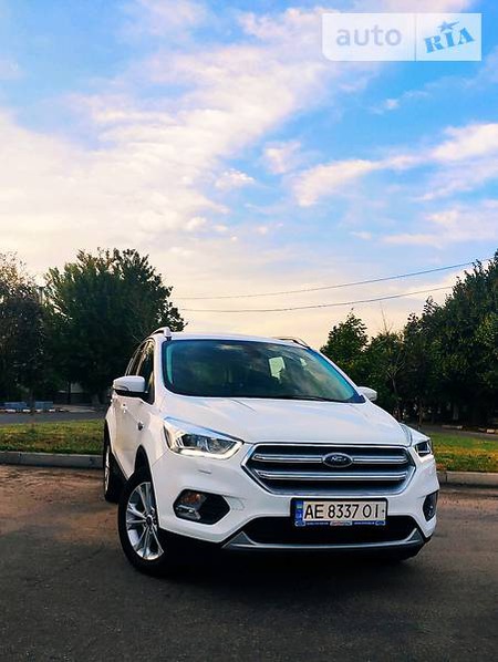 Ford Kuga 2019  випуску Дніпро з двигуном 1.5 л дизель позашляховик автомат за 23400 долл. 