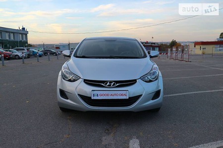 Hyundai Elantra 2011  випуску Харків з двигуном 0 л бензин седан механіка за 10400 долл. 