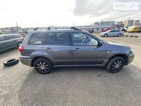 Mitsubishi Outlander 2006  випуску Черкаси з двигуном 2 л бензин позашляховик механіка за 8200 долл. 