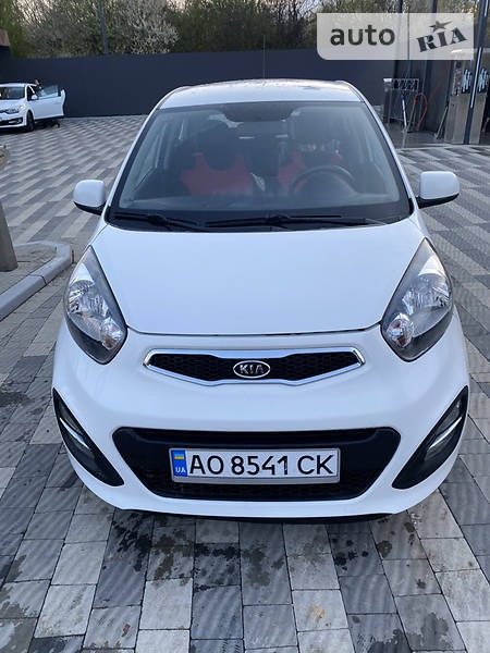 KIA Picanto 2013  випуску Ужгород з двигуном 1 л бензин седан механіка за 5500 долл. 