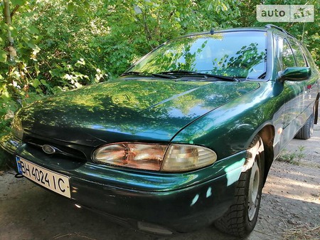Ford Mondeo 1995  випуску Одеса з двигуном 1.6 л бензин універсал механіка за 2000 долл. 