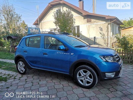 Dacia Sandero Stepway 2014  випуску Івано-Франківськ з двигуном 0.9 л бензин хэтчбек механіка за 8300 долл. 