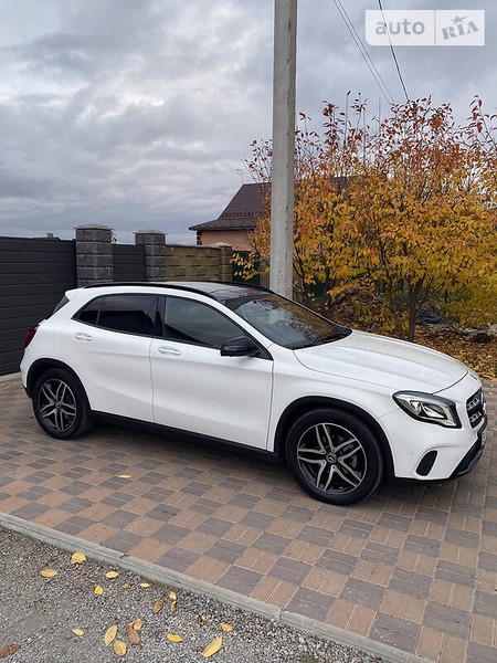 Mercedes-Benz GLA 220 2019  випуску Чернігів з двигуном 2.1 л дизель позашляховик автомат за 38800 долл. 