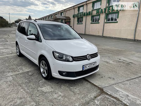 Volkswagen Touran 2013  випуску Львів з двигуном 2 л дизель мінівен автомат за 11950 долл. 