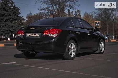 Chevrolet Cruze 2012  випуску Київ з двигуном 1.8 л бензин седан автомат за 11100 долл. 