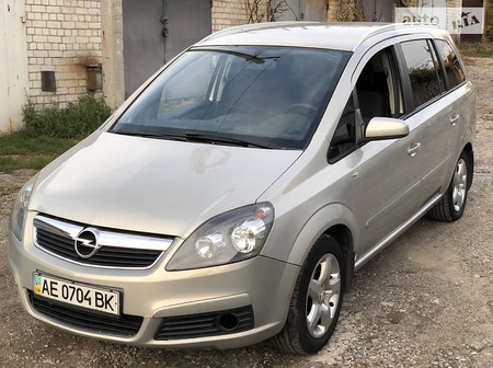 Opel Zafira Tourer 2007  випуску Дніпро з двигуном 2.2 л бензин універсал механіка за 5850 долл. 