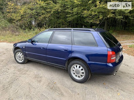 Audi A4 Limousine 1998  випуску Львів з двигуном 1.9 л дизель універсал механіка за 4700 долл. 