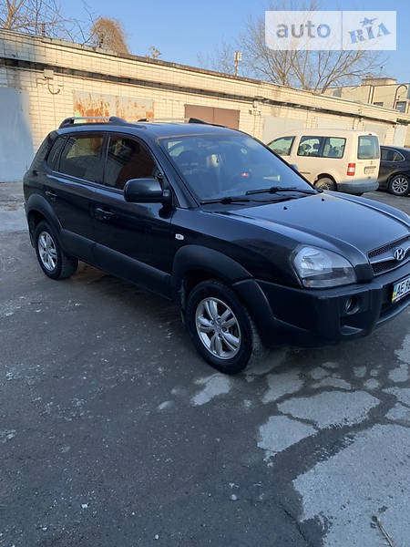 Hyundai Tucson 2011  випуску Дніпро з двигуном 2 л бензин позашляховик механіка за 9900 долл. 