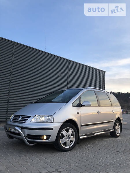 Volkswagen Sharan 2009  випуску Львів з двигуном 2 л дизель мінівен механіка за 8600 долл. 