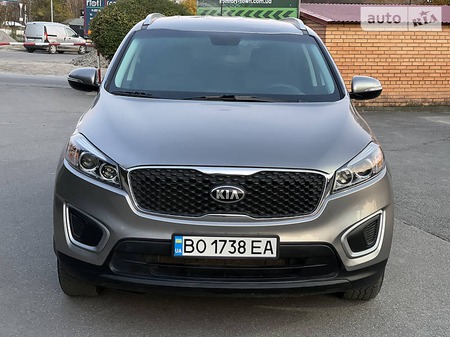 KIA Sorento 2017  випуску Тернопіль з двигуном 2.4 л бензин універсал автомат за 16800 долл. 