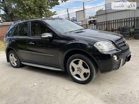 Mercedes-Benz ML 500 2006  випуску Кропивницький з двигуном 5 л бензин позашляховик автомат за 13500 долл. 