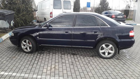 Audi A4 Limousine 1995  випуску Львів з двигуном 1.6 л бензин седан механіка за 3000 долл. 