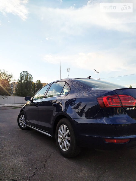 Volkswagen Jetta 2013  випуску Миколаїв з двигуном 1.4 л гібрид седан  за 10600 долл. 
