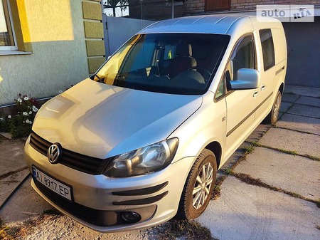 Volkswagen Caddy 2011  випуску Київ з двигуном 1.6 л дизель мінівен автомат за 8888 долл. 