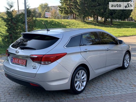 Hyundai i40 2012  випуску Рівне з двигуном 1.7 л дизель універсал механіка за 9999 долл. 