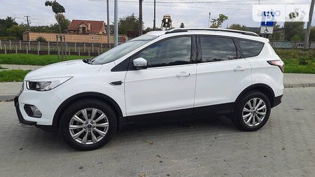 Ford Kuga 2017  випуску Львів з двигуном 1.5 л бензин позашляховик механіка за 18700 долл. 