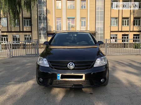 Volkswagen Golf Plus 2006  випуску Харків з двигуном 1.6 л бензин хэтчбек автомат за 7300 долл. 
