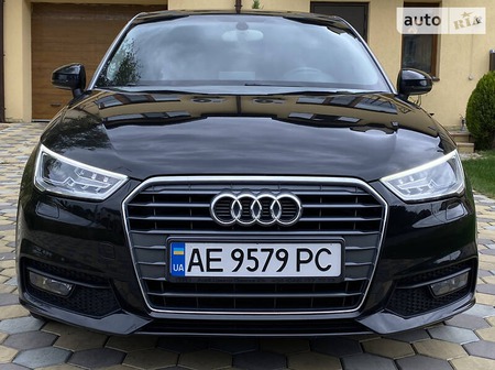 Audi A1 2015  випуску Київ з двигуном 1.6 л дизель хэтчбек автомат за 15900 долл. 