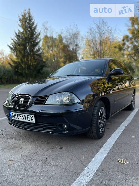 Seat Ibiza 2005  випуску Житомир з двигуном 1.4 л бензин хэтчбек механіка за 4800 долл. 