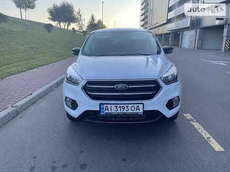 Ford Kuga 2017  випуску Київ з двигуном 2 л дизель позашляховик автомат за 17300 долл. 