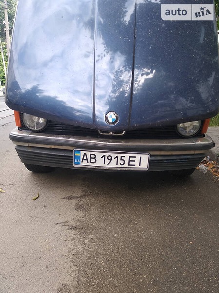 BMW 315 1982  випуску Київ з двигуном 2.5 л бензин купе механіка за 2200 долл. 