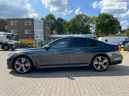 BMW 740 2018  випуску Київ з двигуном 0 л гібрид седан автомат за 79000 долл. 