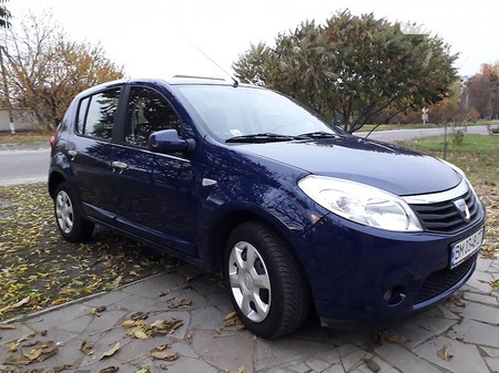 Dacia Sandero 2009  випуску Суми з двигуном 1.4 л бензин хэтчбек  за 5350 долл. 