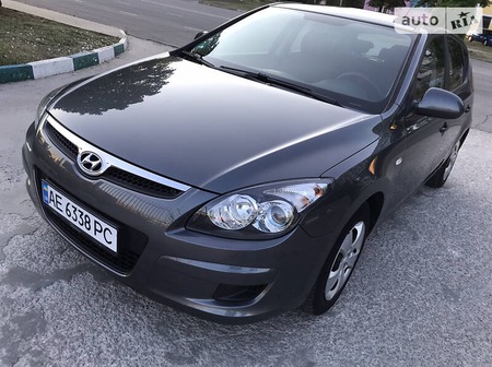 Hyundai i30 2009  випуску Дніпро з двигуном 1.4 л бензин хэтчбек механіка за 6750 долл. 