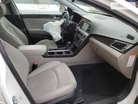 Hyundai Sonata 2015  випуску Київ з двигуном 2 л гібрид седан автомат за 4450 долл. 